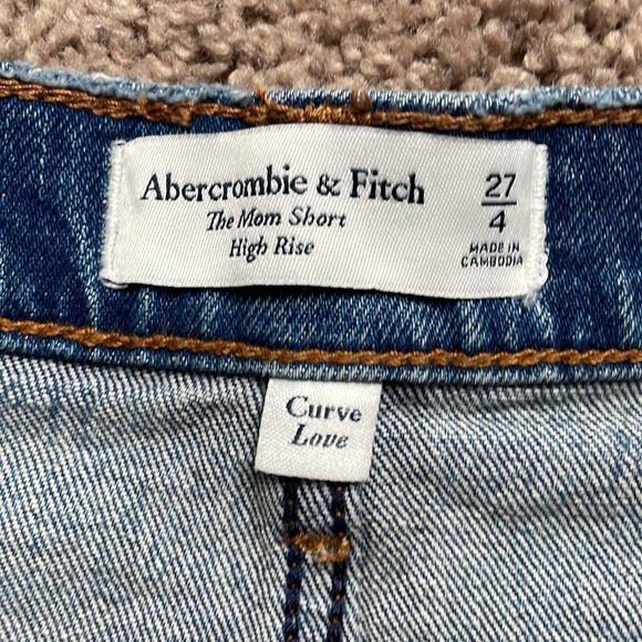 NWT Abercrombie and Fitch the mom shorts high rise curve love size 4 - Picture 3 of 4